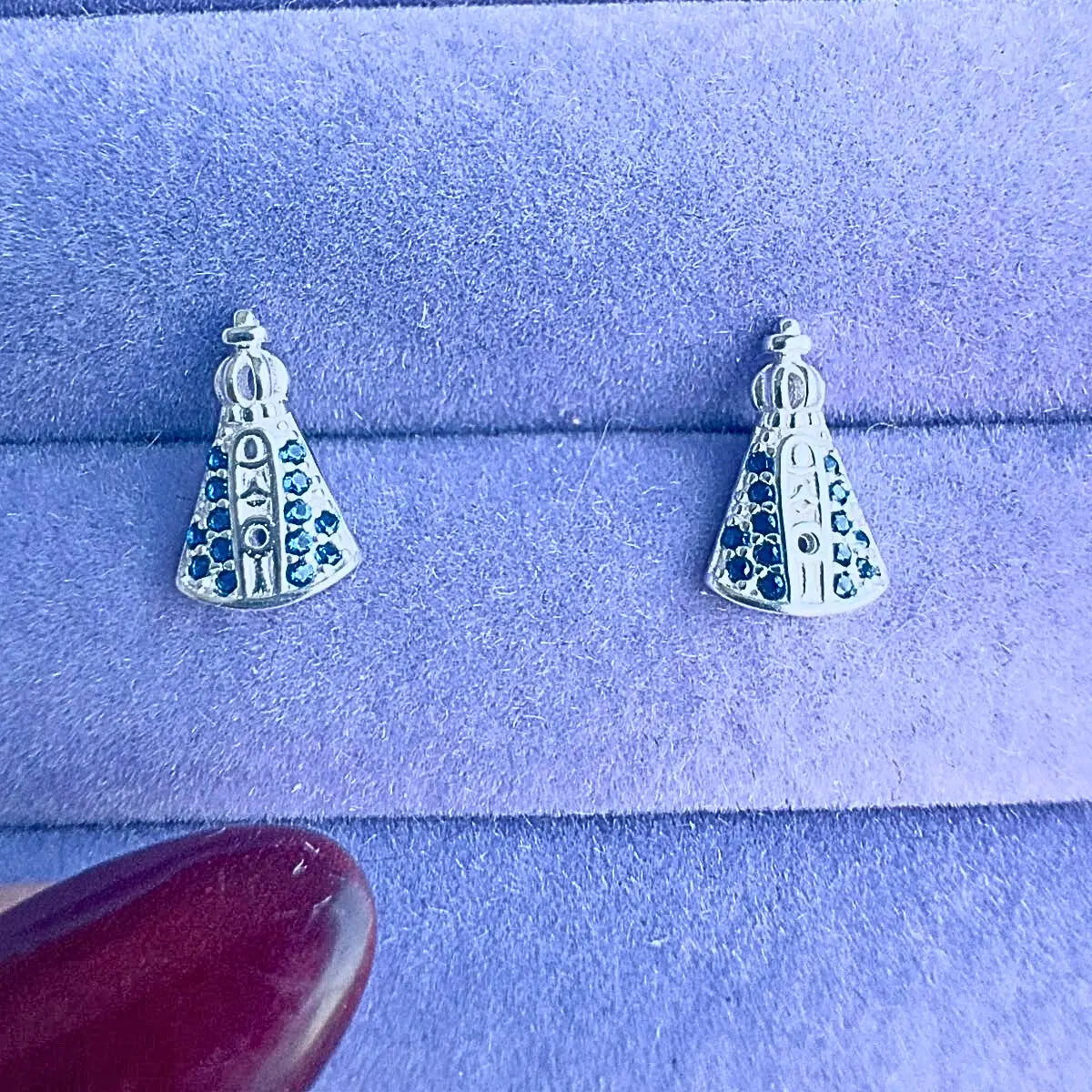 Brinco N.S. Aparecida Cravejado Zircônia Azul Prata 925 Legítima